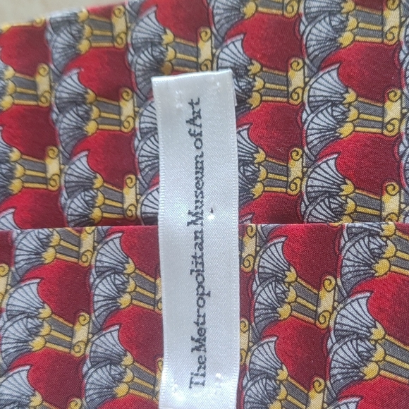 Silk men's tie. Red gold and gray pattern. Metropolitan Museum of Art - Picture 3 of 4